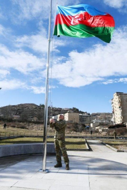 ՖՈՏՈ․ Ալիևը Շուշիում բարձրացրել է Ադրբեջանի դրոշը